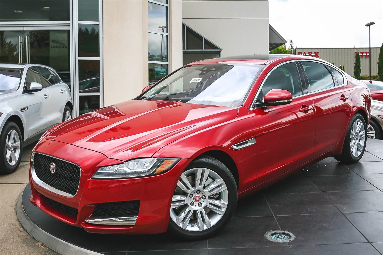 New 2017 Jaguar XF 35t Premium 4dr Car in Bellevue #69706 | Jaguar Bellevue