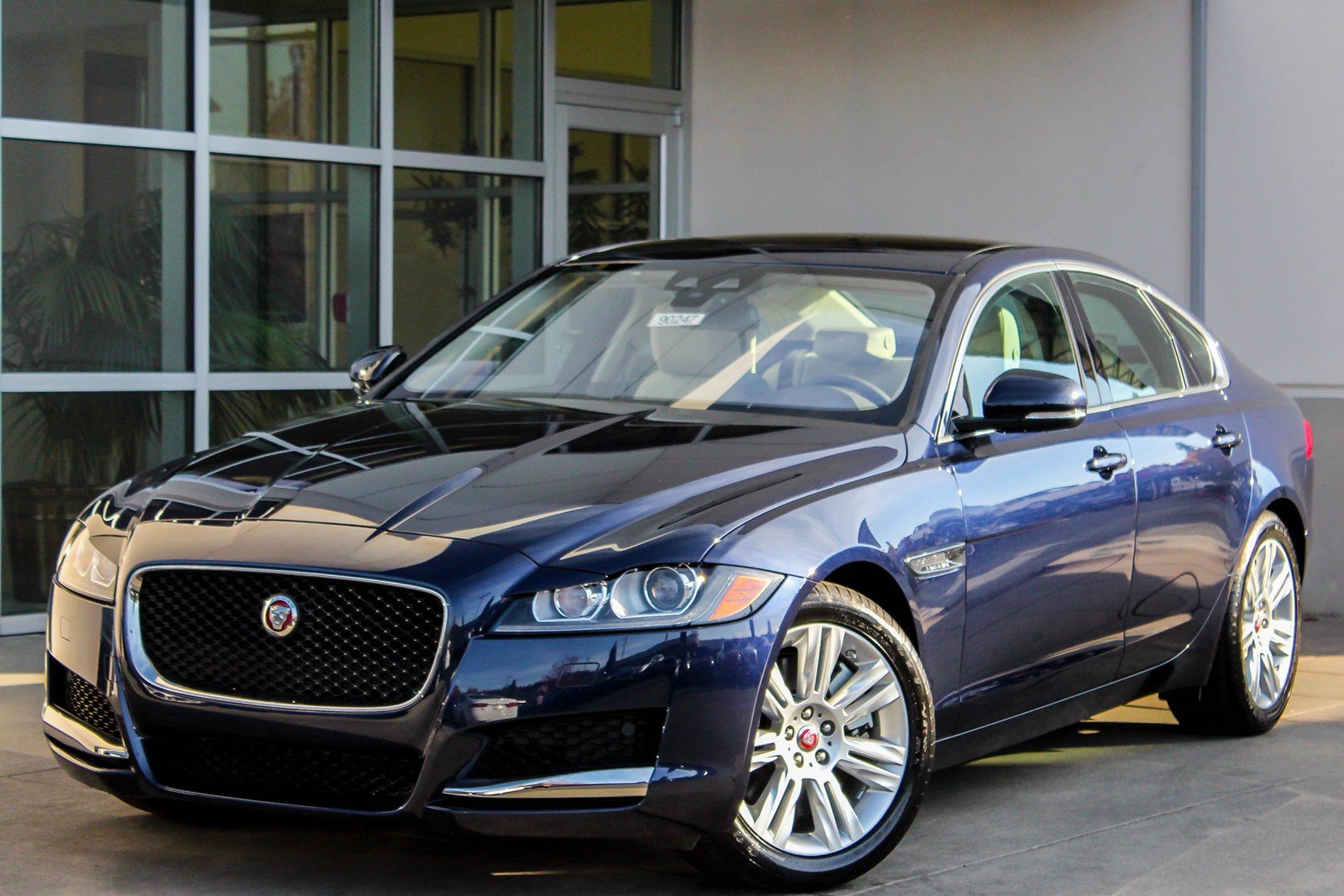 New 2018 Jaguar XF 35t Premium 4dr Car in Bellevue #90247 | Jaguar Bellevue