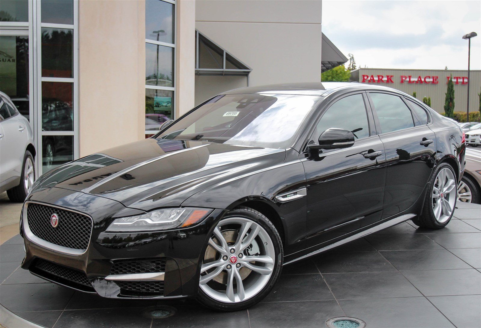 New 2017 Jaguar XF 35t R-Sport 4dr Car in Bellevue #69705 | Jaguar Bellevue